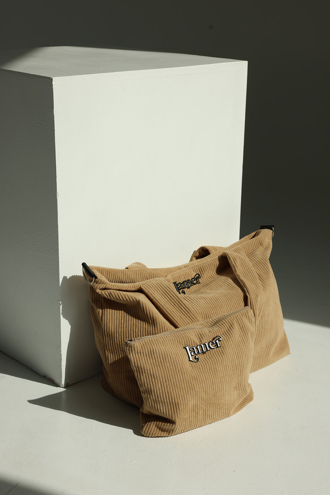 Beige corduroy trolley bag